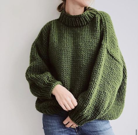 Wool Sweater Outfit, Chunky Sweater Outfit, Green Sweater Outfit, Crochet Sweater Design, Green Knit Sweater, Sweater Outfit, Casual Day Outfits, Chunky Wool, Knitting Ideas