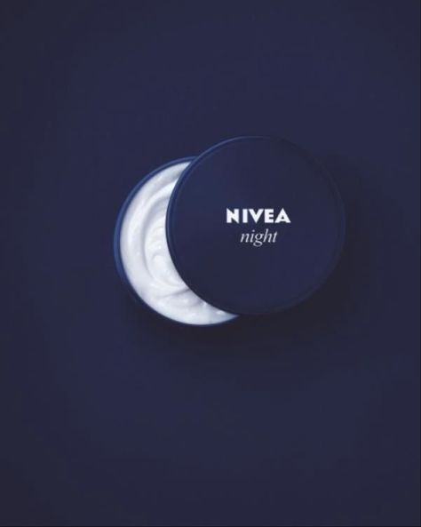 Madison Kovac: this is an “analogy/visual metaphor” advertisement because the lid is placed to look like a moon because it is an ad for a night cream. Nivea Night Cream, Funny Commercial Ads, Clever Advertising, Funny Commercials, 광고 디자인, Commercial Ads, Publicidad Creativa, Funny Ads, Great Ads