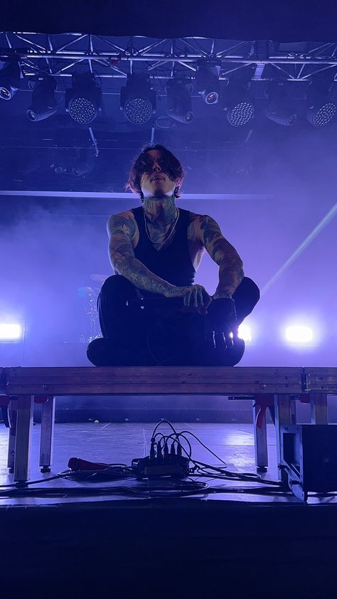 Bad Omens Concert, Bad Omens Wallpaper, Band Tumblr, Tatto Boys, Crush Movie, Emo Boyfriend, Noah Sebastian, Bad Omens, Halloween Makeup Inspiration