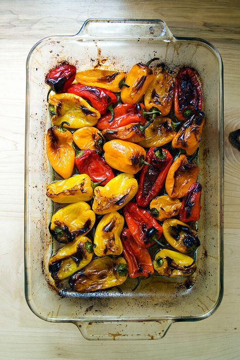 Meet your new favorite party trick: 4-ingredient roasted mini peppers. These peppers are dressed simply in olive oil, balsamic, and salt. They roast at high heat and emerge blistered at the edges, tasting sweet but with the right amount of bite thanks to the balsamic. These can be served as a side dish or an appetizer. What I love about them is that because they are small, there's no peeling or seeding. What's more, they can be served at room temperature, so don't be afraid to make them ahead Roasted Mini Peppers, Baby Peppers, Sweet Pepper Recipes, Mini Peppers, Mini Sweet Peppers, Stuffed Mini Peppers, Roasted Peppers, Peppers Recipes, Stuffed Sweet Peppers