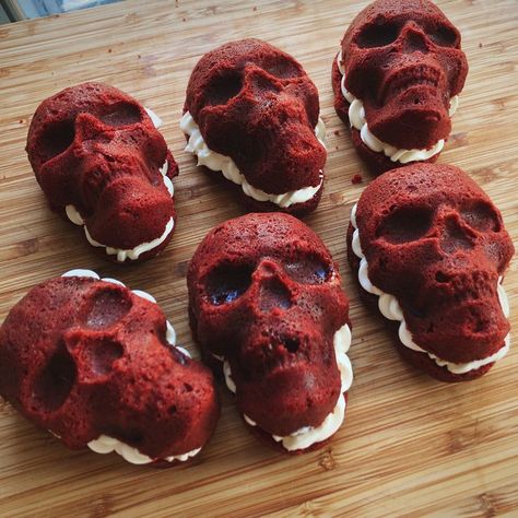 baked with the Nordic War skull cake pan Red Velvet Skull Cakes, Skull Baked Goods, Skull Cake Pops, Skull Pan Ideas, Creepy Baked Goods, Goth Baked Goods, Gothic Baked Goods, Skull Cake Pan Ideas, Horror Baking