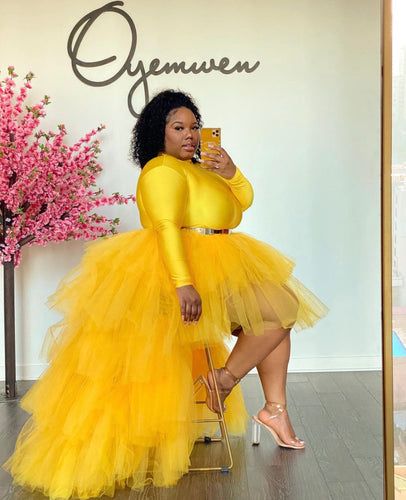 Yellow Classy Dress, High Glam Photoshoot, 50th Birthday Dress Ideas For Women, 40th Birthday Outfits For Women Classy, Sneaker Ball Gala Outfit Women, Aaliyah Photoshoot, Yellow Skirt Outfit, Yellow Skirt Outfits, Formal Skirts