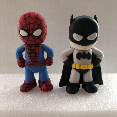 Fondant super heroes Polymer Clay Marvel Characters, Batman Clay, Batman Birthday Cakes, Clay Art For Kids, Marvel Birthday Party, Marvel Cake, Superhero Birthday Cake, Frozen Birthday Theme, Felt Crafts Patterns