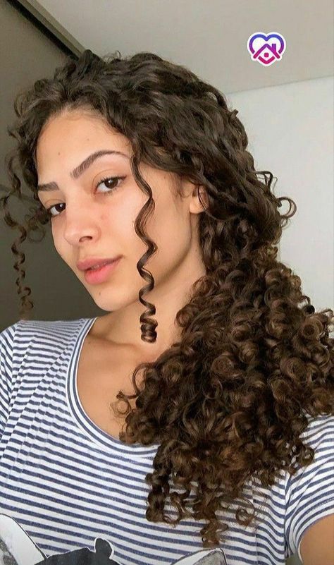 Curly Hair Photos, Cute Curly Hairstyles, Colored Curly Hair, Beautiful Curly Hair, Hairdos For Curly Hair, Curly Hair Inspiration, Curly Girl Hairstyles, Curly Hair Care, Curly Hair Tips