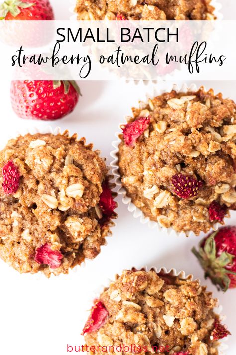 Muffins For Two, Strawberry Streusel Muffins, Batch Breakfast, Strawberry Oatmeal Muffins, Oats Strawberry, Low Sugar Baking, Strawberry Gluten Free, Applesauce Muffins, Strawberry Breakfast