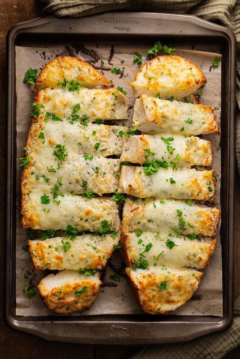 Mozzarella Bread: The Ultimate Cheesy Delight Shredded Mozzarella Recipes, Garlic Mozzarella Bread, Mozerella Recipes, Mozzarella Bread, Fancy Snacks, Homemade Garlic Bread Recipe, Vegan Cheese Substitute, Recipes With Mozzarella Cheese, Homemade Garlic Bread