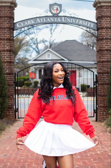 Clark University Aesthetic, Clark Atlanta University Photoshoot, Clark Atlanta University Aesthetic, Hbcu Aesthetic, Hbcu Graduation Pictures, Hbcu Life, Hbcu Fashion, Grad Poses, Clark Atlanta University