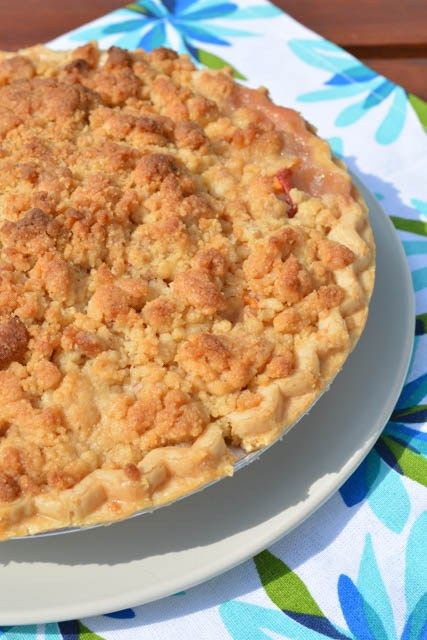 Streusel Topped Peach Pie Strudel Topping, Streusel Topping Recipe, Peach Pie Recipe, Sliced Peaches, Peach Dessert, Turnover Recipes, Dutch Apple Pie, Dutch Apple, Peach Desserts