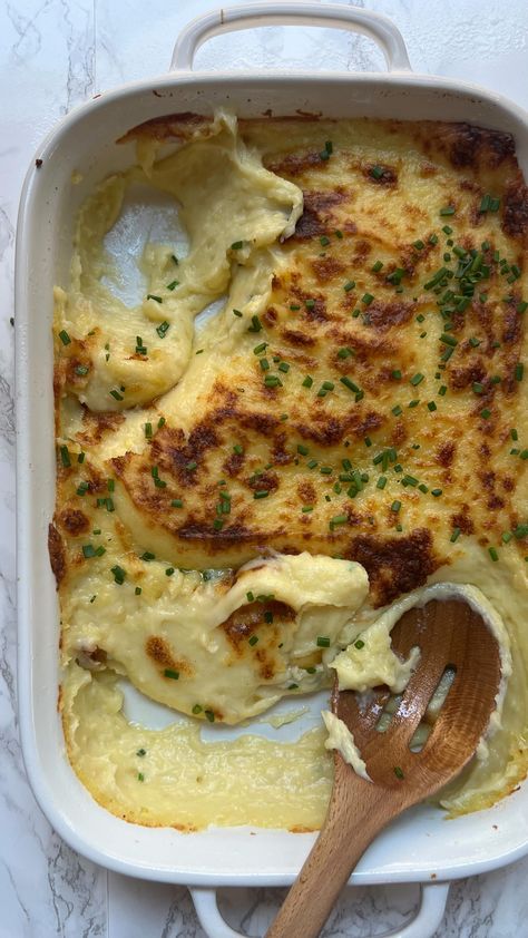 smoked gouda mashed potatoes Gouda Smashed Potatoes, Mashed Potatoes Potato Ricer, Gouda Mashed Potatoes Recipes, Gorgonzola Mashed Potatoes, Smoked Gouda Mashed Potatoes, Smoked Gouda Potatoes, Smoked Gouda Grit Cakes, Small Dish Recipes, Mashed Potatoes Appetizer