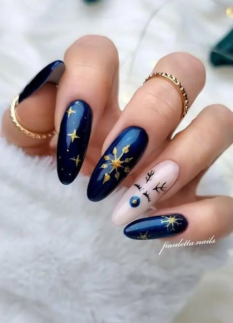 100 New Epic Christmas Nail Designs To Try This Year 131 Blue Holiday Nails Acrylic, Nails Inspiration Dark Colors, Christmas Nail Ideas Blue, Blue And Gold Christmas Nails, Christmas Nails Acrylic Blue, Nails Christmas 2022, Nails Christmas Blue, Christmas Nail Designs 2022, Christmas Nails Dark