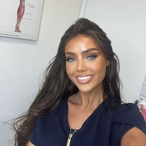 CHLOE ELIZABETH 🦋 on Instagram: "As of next week I will based mostly at @vanitynewcastle ❤️ will be offering aesthetics, brow services (not tattoo) and makeup 🫶🏼 please message @skinandsculptncl to book❤️ available Monday to Saturdays ✨" Chloe Elizabeth, Chloe Kim Hair, Chloe In Cursive, Chloe N Brown Hair, Chloe Tess, Next Week, Chloe, Lips, Tattoos