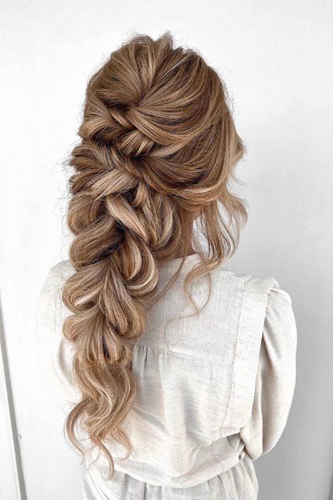 Another boho hairdo is super chill for your big day. I’m digging this for boho inspo. Pin this to your bridal collection Boho Bride Hair, Rapunzel Braid, Beautiful Wedding Hair, Boho Inspo, Bridal Hair Inspiration, Hairstyle Inspiration, Bridal Hairstyle, Bride Hair, Wedding Hair Inspiration