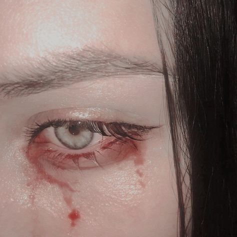 Blood Art, Aesthetic Eyes, Pretty Eyes, Aesthetic Grunge, Grunge Aesthetic, An Eye, The Eye, Dark Aesthetic, Maquillaje De Ojos