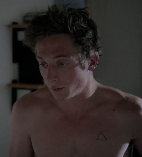 lip gallagher icon Lip Gallagher Tattoo, Lip Gallagher Icon, Lip Shameless, Gallagher Icon, Shameless Lip, Lip Gallagher, Walk Of Shame, Allen White, Triangle Tattoos