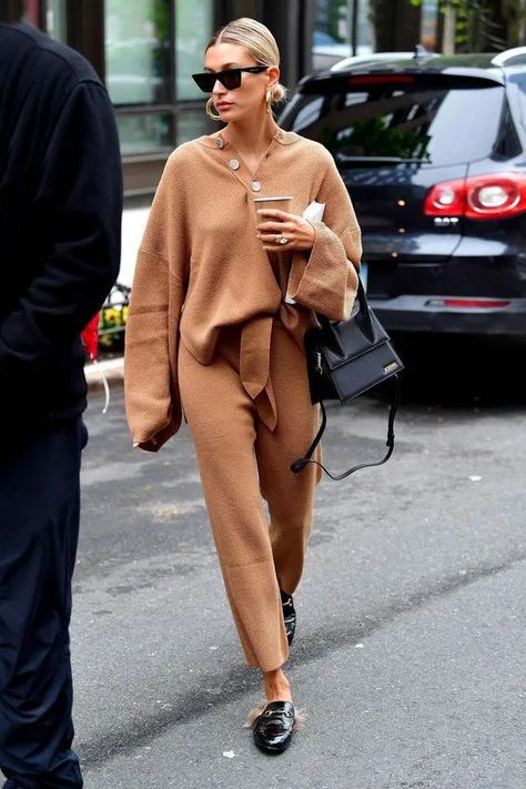 Mode Dope, Hailey Bieber Outfits, Hailey Baldwin Style, Lounge Outfit, Looks Street Style, Hailey Baldwin, Sarah Jessica Parker, Thanksgiving Outfit, Mode Inspo