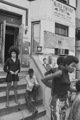 The Black Panther Party Sport Couples, Black Panthers Movement, Black Power Movement, Black Panther Party, Vintage Black Glamour, Black Knowledge, Pelo Afro, Community Center, Power To The People