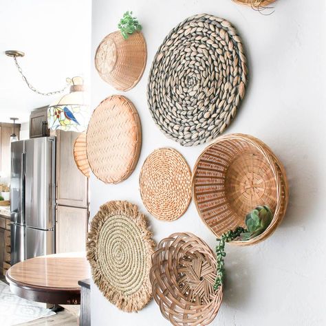 10 Farmhouse Blogs you Should Know - Making it in the Mountains Basket Walls Boho Living Room, Basket Walls Boho, Basket Walls, Wicker Basket Wall, Boho Basket, Basket Wall Art, Diy Wand, Dekor Diy, Basket Wall