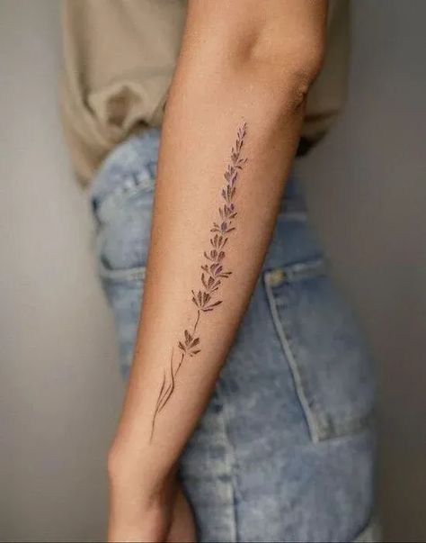 Getting a tattoo on the outer forearm may seem a bit too bold for some. In that case, you can work around it by asking your tattoo artist to draw a design like this one on the side of your arm. Source: Pinterest (@pinterest.com) #ChristmasNails #HolidayNailArt #FestiveNails #XmasNailDesigns #WinterNailInspiration #ChristmasManicure #HolidayNailTrends #SeasonalNails #ChristmasNailIdeas #MerryManicures Tattoos In Forearm, Tattoos For Side Of Forearm, Outside Of Forearm Tattoo Women, Flower Tattoo Front Of Arm, Down The Forearm Tattoo, Straight Tattoos For Women, Simplistic Arm Tattoos, Backside Of Forearm Tattoo Women, Side Arm Flower Tattoo