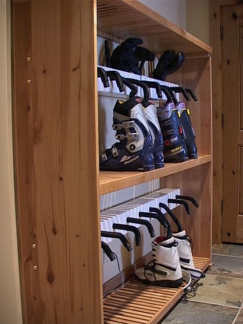 Ski Tuning Room, Ski Organization, Ski Mudroom Ideas, Winter Airbnb, Ski Gear Storage, Ski Mudroom, Ski Mud Room, Cabin Mud Room, Ski House Decor