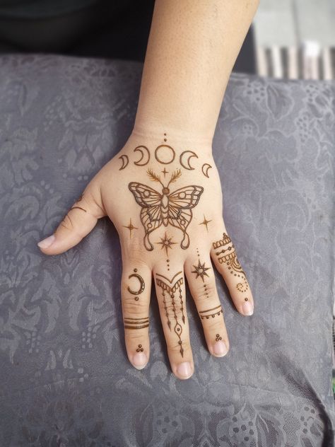 Original Henna Designs, Henna Planet Designs, Angel Henna Tattoo, Henna Designs Astrology, Henna On Face Design, Native Henna Designs, Moth Henna Designs, Henna Tattoo Designs Hand Moon, Moth Henna Tattoo