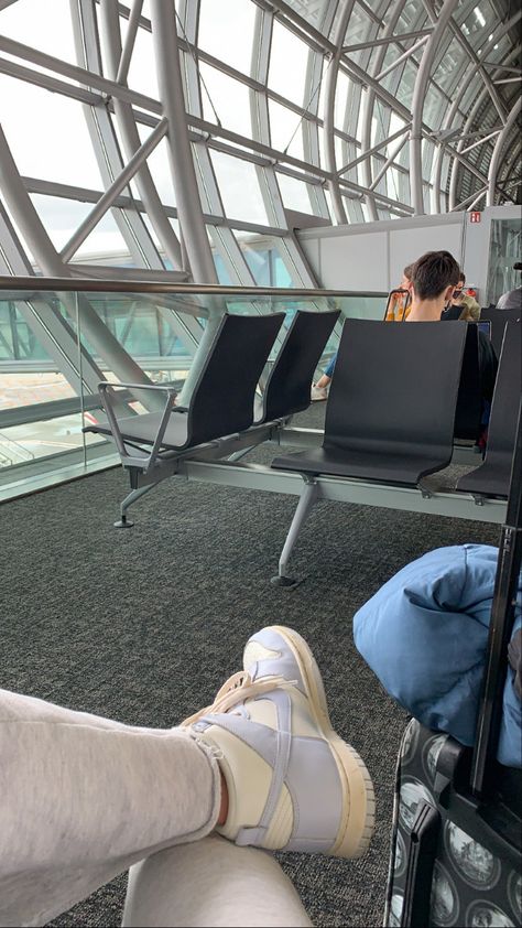 Drarry Pansmione Blairon, Airport Feeling, Airport Vibes, Airport Pictures, Airport Aesthetic, Airport Fits, Travel Picture Ideas, Airport Photos, Travel Pictures Poses