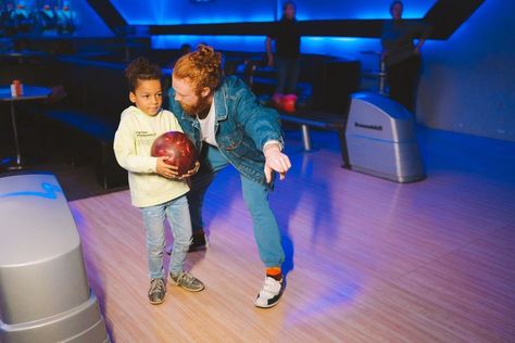 How to Do A Proper Bowling Kids Party!? Bowling Alley Party, Kids Bowling Party, Bowling Pictures, Kids Bowling, Birthday Party Idea, Bowling Birthday Party, Simple Birthday Party, Party Checklist, Bowling Party