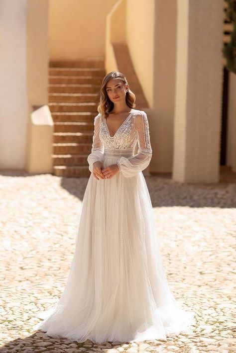 Tattoo Lace, Stile Boho Chic, Wedding Gown Brand, Bridal Guide, Wedding Company, Lela Rose, Maggie Sottero, Modern Wedding Dress, Lace Wedding Dress