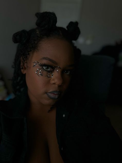 Brown skin black girl with locs with Halloween makeup on in the design of a spider with rhinestones on the limbs and spider web. Black and white ombré lip color Halloween Spider Makeup, Girl With Locs, Spider Web Makeup, Web Makeup, Ombré Lip, Spider Makeup, Makeup Scary, Ombre Lips, White Ombre