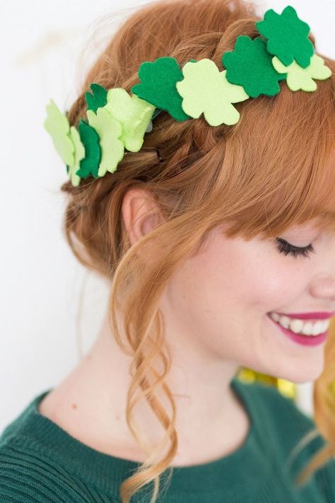 Get ready for St. Patrick's Day with a fancy DIY clover crown. Clover Crown, San Patrick Day, Sant Patrick, St Patricks Crafts, St Patricks Day Crafts For Kids, San Patrick, Budget Crafts, St Patrick's Day Outfit, St Patrick's Day Crafts