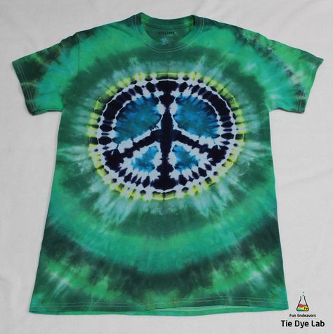 Video showing how to make a peace sign tie dye shirt. Peace Sign Tie Dye How To, Peace Sign Tie Dye, Tie Dye Peace Sign, Tie Dye Tutorial, Peace Sign Shirts, Tie Dye Patterns Diy, Dye Patterns, Diy Tie Dye, Diy Tie