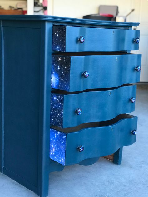 Painting Drawers, Random Diys, Night Bedroom, Quirky Furniture, Dresser Ideas, Vintage Dresser, Diy Furniture Renovation, Furniture Rehab, Painting Furniture