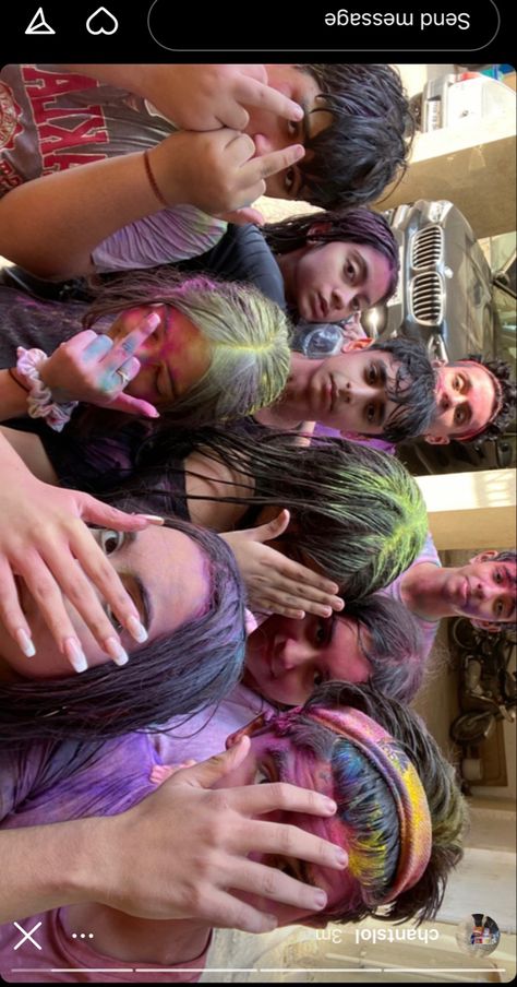 Holi Group Photo, Holi Pictures With Friends, Indian Holi Aesthetic, Holi Aesthetic Pictures With Friends, Holi Photo With Friends, Holi Asthetic Photos, Holi Pictures Ideas, Holi Poses With Friends, Holi Pics Photo Ideas