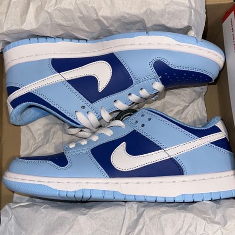 Brand New Never Worn Wmns 8 Cute Blue Nike Shoes, Nike Shoes Colorful, Blue And White Dunks, Blue And White Nike Shoes, Blue New Balance Shoes, Nike Dunks Women, Blue Nike Dunks, Blue Nike Shoes, Blue Nikes