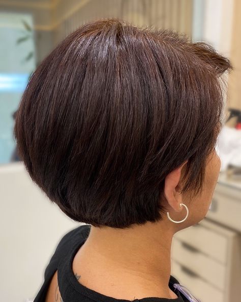 Thick Hair Nape-Length Bob Short Angled Bobs, Thick Coarse Hair, Wedge Hairstyles, Course Hair, Thick Hair Cuts, Stacked Bob Haircut, Bob Hairstyles For Thick, Chin Length Hair, Short Hairstyles For Thick Hair