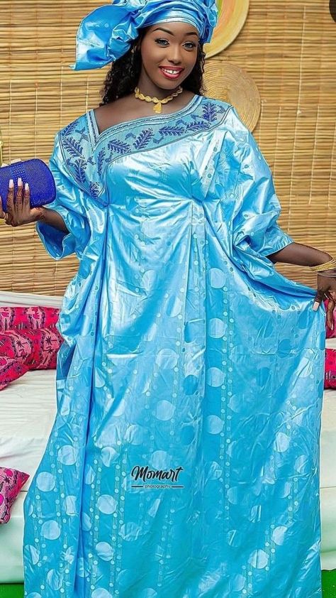 Model Grand Boubou, Bazin Styles, Couples African Outfits, Kaftan Styles, Kaftan Gown, Long African Dresses, African Outfits, Muslim Style, African Styles