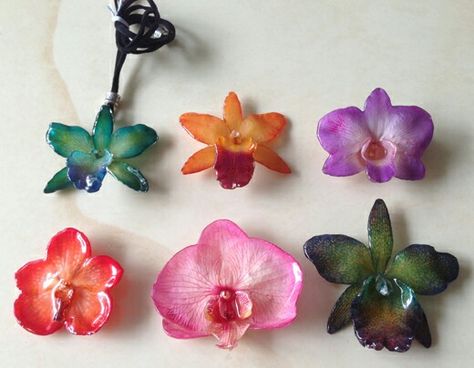 Flower Therapy, On The Rocks, Funky Jewelry, Jewelry Lookbook, Resin Flowers, Fantasy Jewelry, Dream Jewelry, Flower Jewellery, Pretty Jewellery