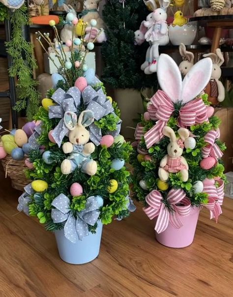 DIY Easter Decorations Which Are So Easy And Super Adorable - RecipeMagik Easter Basket Ideas Adults, Dinner Ideas Spring, Easter Floral Decorations, Spring Dinner Ideas, Realistic Paper Flowers, Adult Easter Baskets, Unique Easter Baskets, Easter Eggs Kids, Creative Easter Eggs