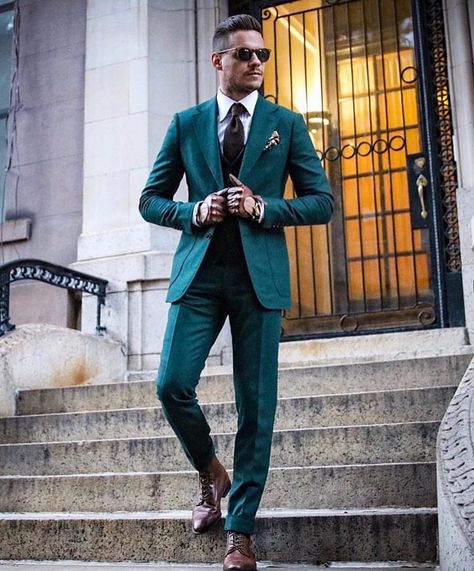 Gefällt 14 Mal, 3 Kommentare - Mens Fashion (@his_luxury) auf Instagram: „What’s your opinion?  #richlife #business #billionaire #classy #rich #wealth #money #style…“ Mens Fashion Dressy, Der Gentleman, Mens Fashion Work, Classy Suits, Mens Fashion Blazer, Trendy Mens Fashion, Mens Fashion Smart, Mens Trendy Outfits, Mens Spring Fashion