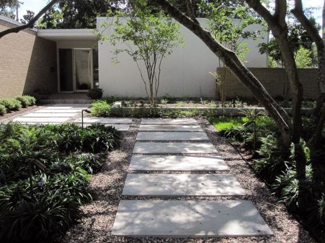 Stepping Stone Ideas, Mid Century Modern Garden, Stepping Stone Pathway, Front Path, Stepping Stone Walkways, Stepping Stone Paths, Garden Pavers, Fireplace Outdoor, Flip House