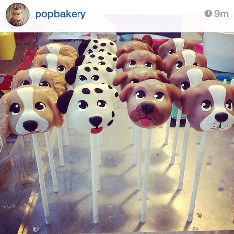 Puppy cake pops Gumdrop Cake Recipe, Pug Cakes, Dog Cake Pops, Animal Cake Pops, Popsicles Cake, Cake Pop Designs, Pop Cake, Cake Pop Decorating, Pop Cakes