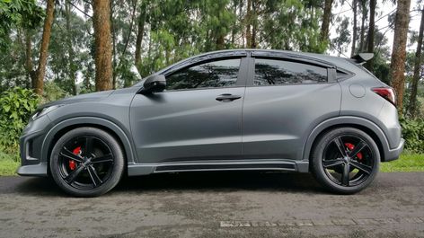 Matte grey HRV with Noblesse Bodykit and OZ Montecarlo HLT rims Honda Hrv Interior, Black Honda, Car Facts, Honda Hrv, Crossover Suv, Lux Cars, Honda (car), Honda Cars, New Honda