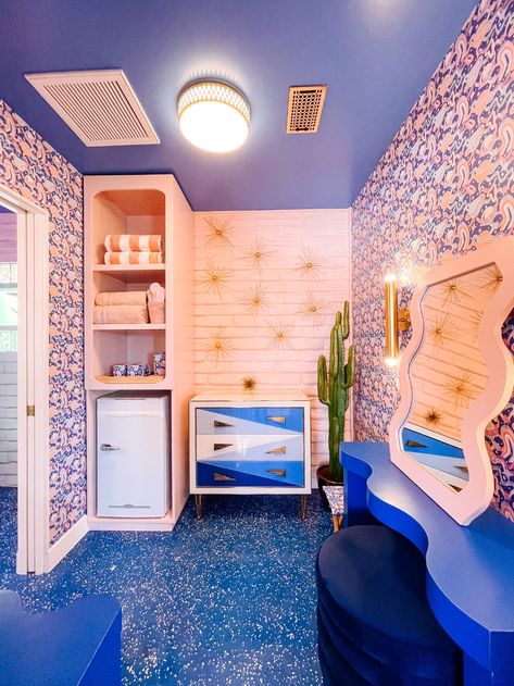 Colorful Apartment Aesthetic, Vibrant Apartment, Trixie Motel, Playful Home, Apartment Decor Ideas, Colorful Apartment, Aesthetic Apartment, Eclectic Bathroom, Pastel House