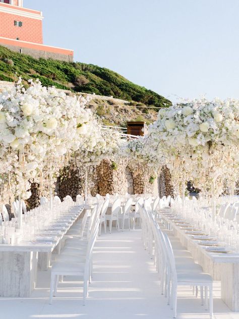 White Weddings Reception, White Wedding Decorations, Wedding Setup, Wedding Flower Design, Top Wedding Trends, All White Wedding, Wedding Set Up, Fancy Wedding, White Wedding Flowers