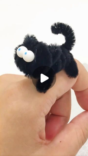 Fuzzay on Instagram: "🐾 Create your own mini black cat in just 1 minute! Perfect for kids and beginners. Follow us for more fun and easy pipe cleaner crafts❣️  #Fuzzay #DIYCrafts #craftingwithkids #BeginnerCrafts #PipeCleanerArt #EasyCrafts #BlackCat #CraftTutorial #CreativeKids #creative #stressfree #happy #HandmadeWithLove #handmade #pipecleaners #diy #businessopportunity #business #innovation #hobby #design #relaxing #afterwork #stressrelief #homecrafts #kidscrafts #FamilyFun #parenting #education #etsy" Pipe Cleaner Halloween Crafts For Kids, Pipe Cleaner Crafts For Kids Halloween, Halloween Pipe Cleaner Crafts For Kids, Spider Pipe Cleaner Craft, Halloween Crafts With Pipe Cleaners, Pipe Cleaner Crafts Halloween, Pipe Cleaner Art For Kids, Pipe Cleaner Cat Tutorial, Pipe Cleaner Crafts Animals