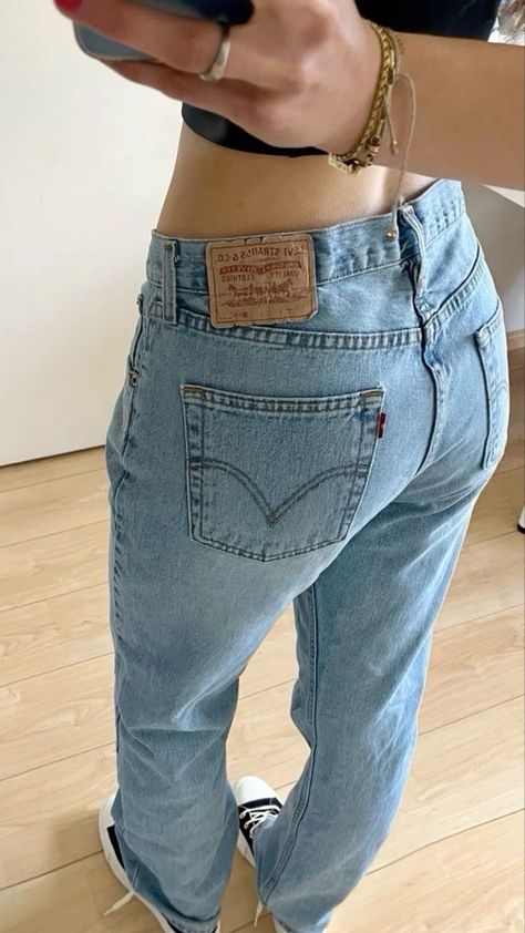 Levis 501 Outfit Vintage, Vintage Levis Outfit, Levis 501 Outfit, 501 Outfit, Jean Aesthetic, Levis Outfit, Outfit Inspo Casual, Waist Workout, Levi’s Jeans