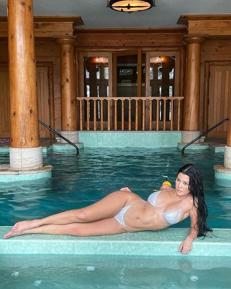 Kourtney Kardashian Snapchat, Kourtney Kardashian Instagram, Kardashian Show, Kendall Jenner Instagram, Kylie Jenner Instagram, Kardashian Jenner, Kourtney Kardashian, Khloe Kardashian, Tv Stars