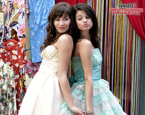 Selena Gomez as Carter Mason, in Princess Protection Program. Disney Channel Aesthetic, Selena Gomez Movies, Princess Protection Program, Selena Selena, Disney Channel Movies, Old Disney Channel, Disney Channel Original, Rose Byrne, Selena Gomez Photos