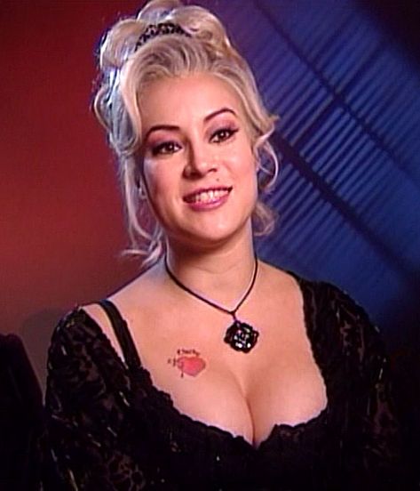 Jennifer Tilly and Chucky Hot | Jennifer Tilly as ‘Tiffany’ in “Bride of Chucky” Chucky Makeup, Tiffany Bride Of Chucky, Tiffany Chucky Bride, Tiffany Bride, Child's Play Movie, Kathy Najimy, Teenage Couples, Bride Of Chucky, Cultura Pop