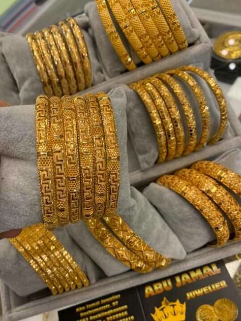 Somali Gold Jewelry, Desi Gold Jewellery, Dahab Gold Somali, Asian Gold Jewelry, Gold Set Design, Somali Wedding, Gold Jewelry Aesthetic, خواتم خطوبة, Desi Jewelry