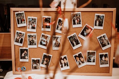 wedding activities, wedding board, photo board, polaroid wedding Polaroids On Cork Board, Cork Board Wedding Ideas, Wedding Cork Board, Polaroid Cork Board, Cork Board Wedding, Trio Sleepover, Photo Cork Board, Birthday Corner, Polaroid Board